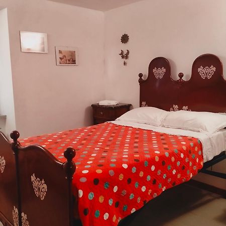 La Casetta Rosa Rocchetta di Vara Dış mekan fotoğraf