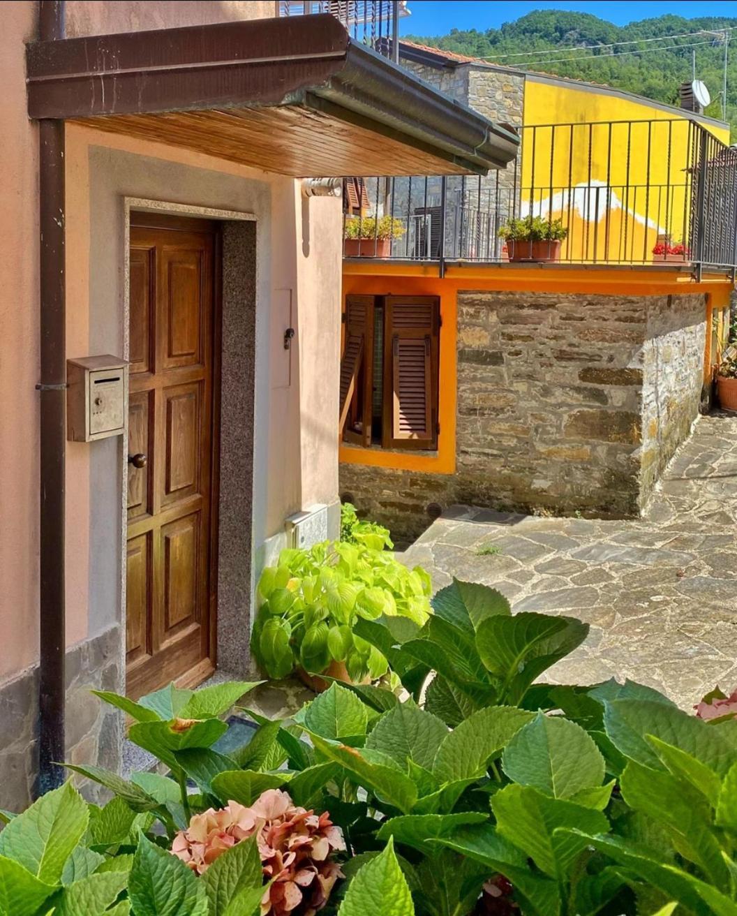 La Casetta Rosa Rocchetta di Vara Dış mekan fotoğraf